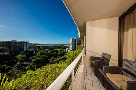 Hilton Cairns - Kawana Tourism 27
