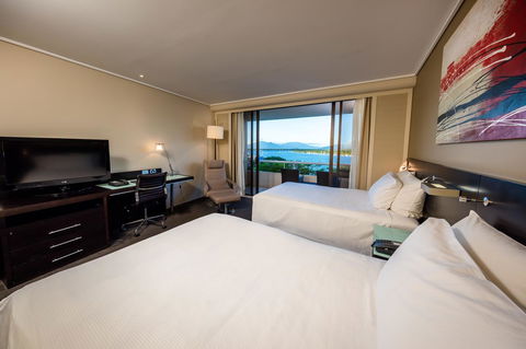 Hilton Cairns - Kawana Tourism 6