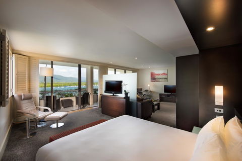Hilton Cairns - Kawana Tourism 15