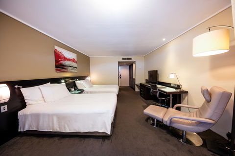 Hilton Cairns - Kawana Tourism 32