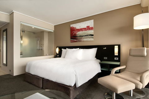 Hilton Cairns - Kawana Tourism 34
