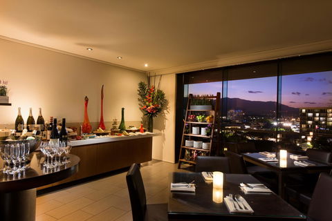 Hilton Cairns - Kawana Tourism 35