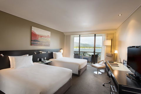 Hilton Cairns - Kawana Tourism 1