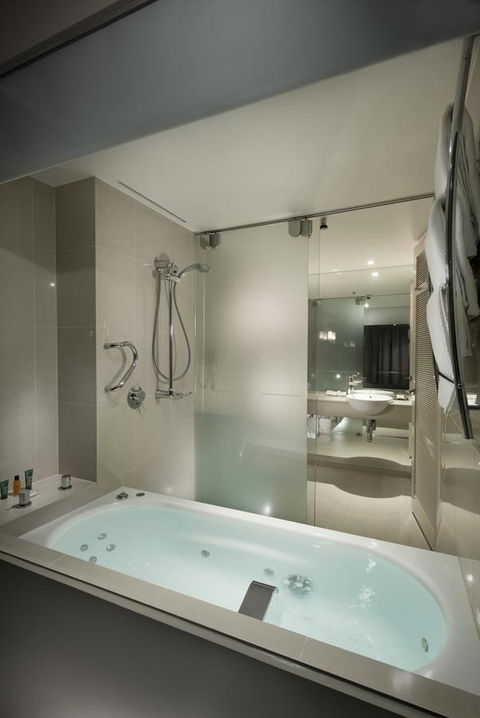 Hilton Cairns - Kawana Tourism 4