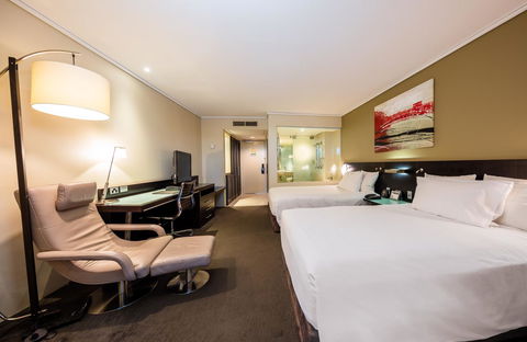 Hilton Cairns - Kawana Tourism 11
