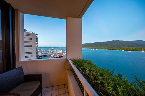 Hilton Cairns - Kawana Tourism 30