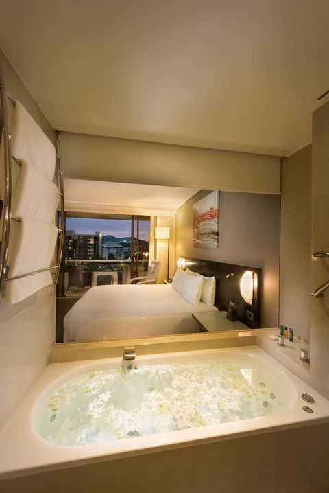 Hilton Cairns - Kawana Tourism 22
