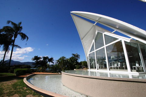 Hilton Cairns - Kawana Tourism 38