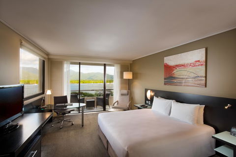 Hilton Cairns - Kawana Tourism 7
