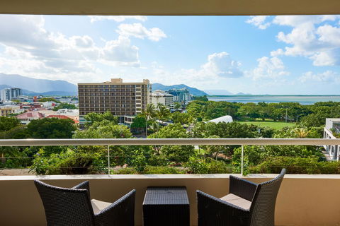 Hilton Cairns - Kawana Tourism 12