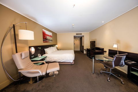 Hilton Cairns - Kawana Tourism 31