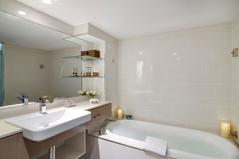 The Point Brisbane Hotel - Kawana Tourism 23