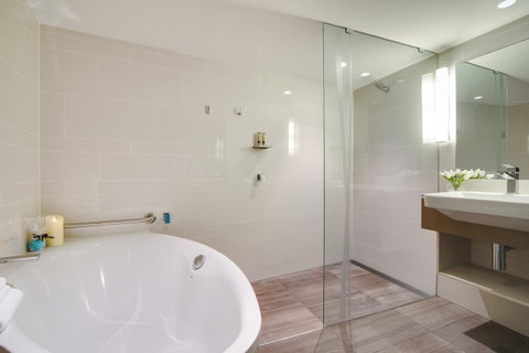 The Point Brisbane Hotel - Kawana Tourism 16