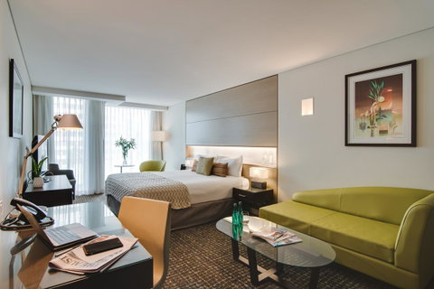 The Point Brisbane Hotel - Kawana Tourism 13