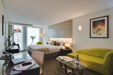 The Point Brisbane Hotel - Kawana Tourism 18