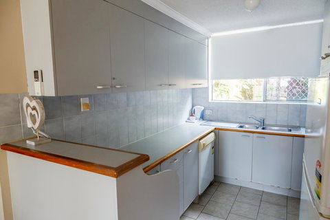 Crystal Beachfront Apartments - Kawana Tourism 14