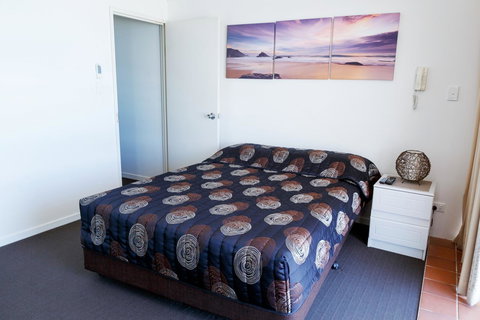 Crystal Beachfront Apartments - Kawana Tourism 30