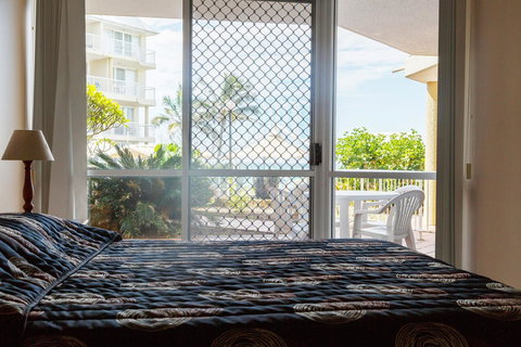 Crystal Beachfront Apartments - Kawana Tourism 40