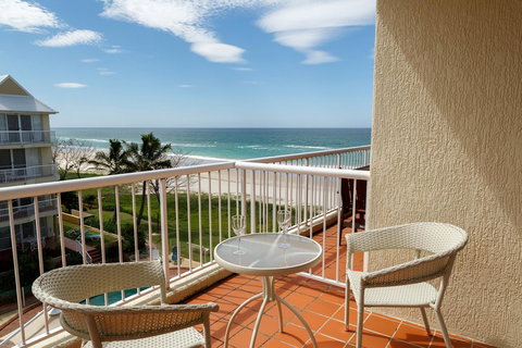 Crystal Beachfront Apartments - Kawana Tourism 3