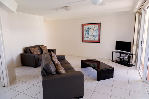 Crystal Beachfront Apartments - Kawana Tourism 27