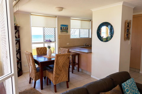 Crystal Beachfront Apartments - Kawana Tourism 15