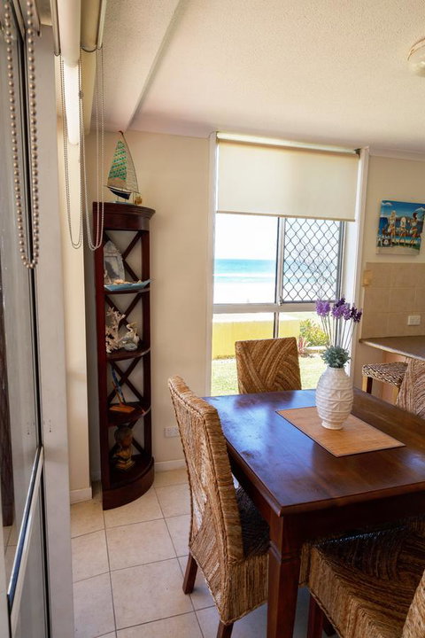 Crystal Beachfront Apartments - Kawana Tourism 7
