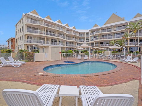 Crystal Beachfront Apartments - Kawana Tourism 34