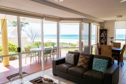 Crystal Beachfront Apartments - Kawana Tourism 39
