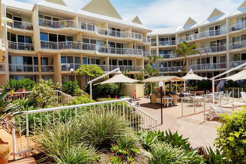 Crystal Beachfront Apartments - Kawana Tourism 12
