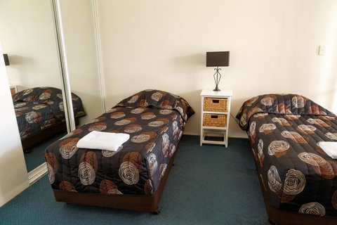 Crystal Beachfront Apartments - Kawana Tourism 22