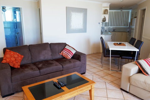 Crystal Beachfront Apartments - Kawana Tourism 32