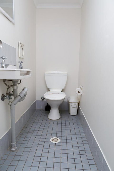 Crystal Beachfront Apartments - Kawana Tourism 31