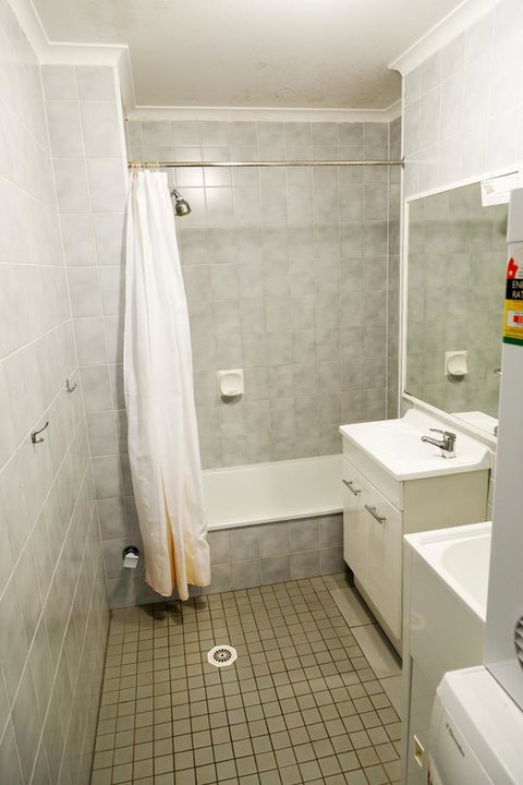 Crystal Beachfront Apartments - Kawana Tourism 10