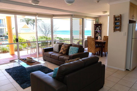 Crystal Beachfront Apartments - Kawana Tourism 16