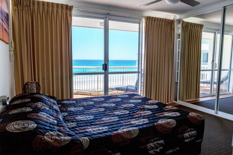 Crystal Beachfront Apartments - Kawana Tourism 41