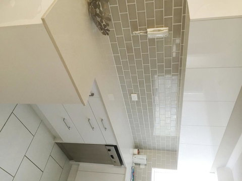 Crystal Beachfront Apartments - Kawana Tourism 38