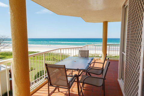 Crystal Beachfront Apartments - Kawana Tourism 11