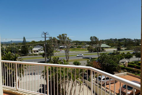 Crystal Beachfront Apartments - Kawana Tourism 23