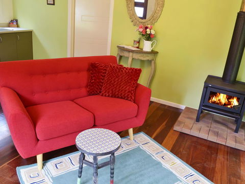 Apple Tree Cottage Montville - Kawana Tourism 17
