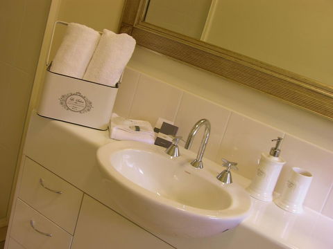 Apple Tree Cottage Montville - Kawana Tourism 19
