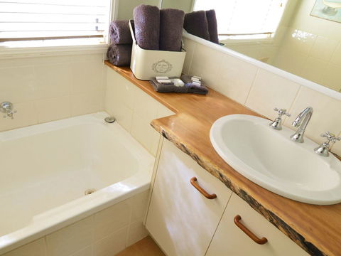 Apple Tree Cottage Montville - Kawana Tourism 10