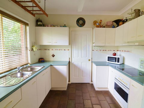 Apple Tree Cottage Montville - Kawana Tourism 6