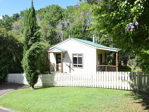 Apple Tree Cottage Montville - Kawana Tourism 2