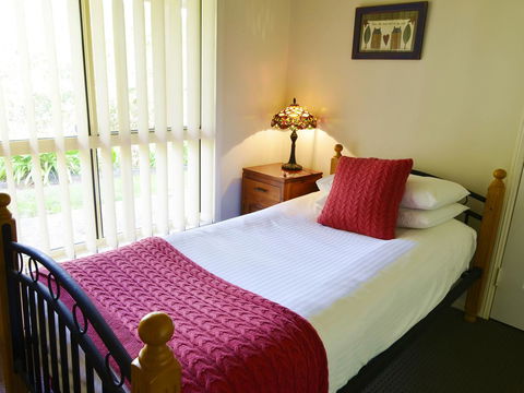 Apple Tree Cottage Montville - Kawana Tourism 9
