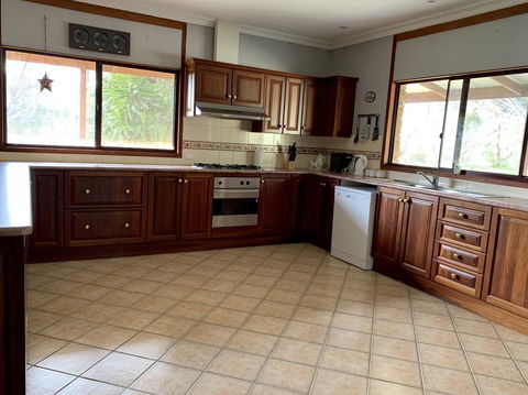 Beeâ€™s Place - 3 Bedroom Home On 10 Acres Of Land With Distant Ocean Views - Kawana Tourism 2