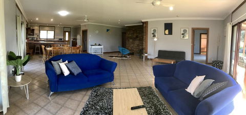 Beeâ€™s Place - 3 Bedroom Home On 10 Acres Of Land With Distant Ocean Views - Kawana Tourism 12