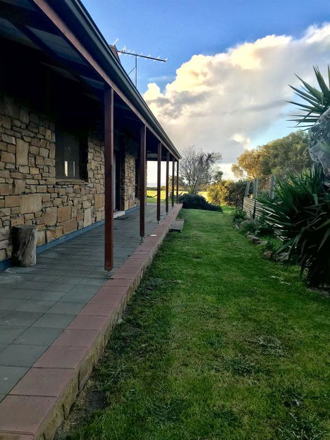 Beeâ€™s Place - 3 Bedroom Home On 10 Acres Of Land With Distant Ocean Views - Kawana Tourism 18