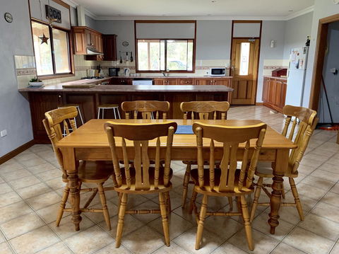 Beeâ€™s Place - 3 Bedroom Home On 10 Acres Of Land With Distant Ocean Views - Kawana Tourism 1