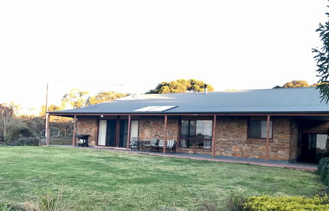 Beeâ€™s Place - 3 Bedroom Home On 10 Acres Of Land With Distant Ocean Views - Kawana Tourism 10