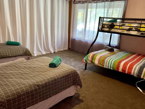 Beeâ€™s Place - 3 Bedroom Home On 10 Acres Of Land With Distant Ocean Views - Kawana Tourism 7